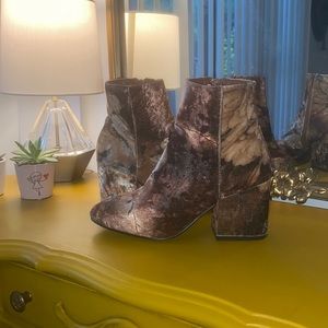 Velvet booties